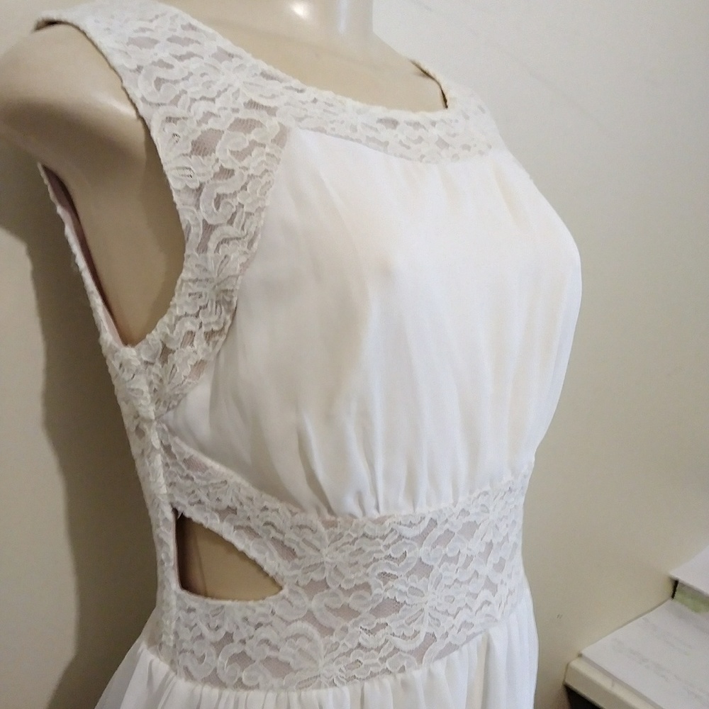 Fancy sleeveless dress with lace sz sm
